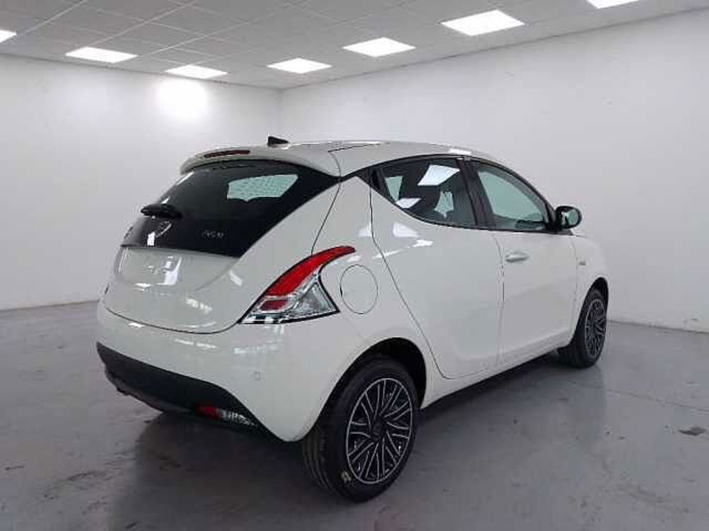 Lancia Ypsilon nuova a Cuneo (8)