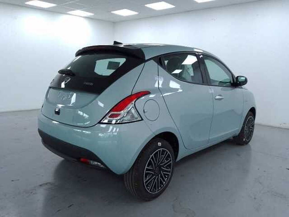 Lancia Ypsilon nuova a Cuneo (8)