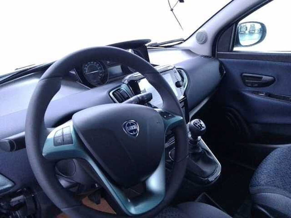 Lancia Ypsilon nuova a Cuneo (16)