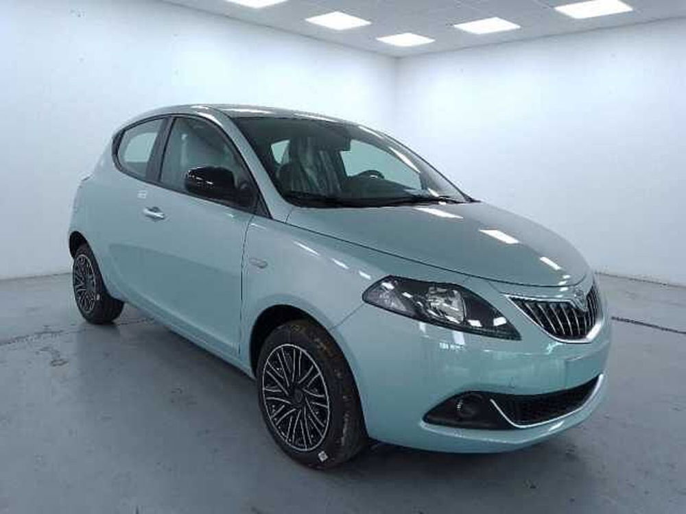 Lancia Ypsilon nuova a Cuneo (3)