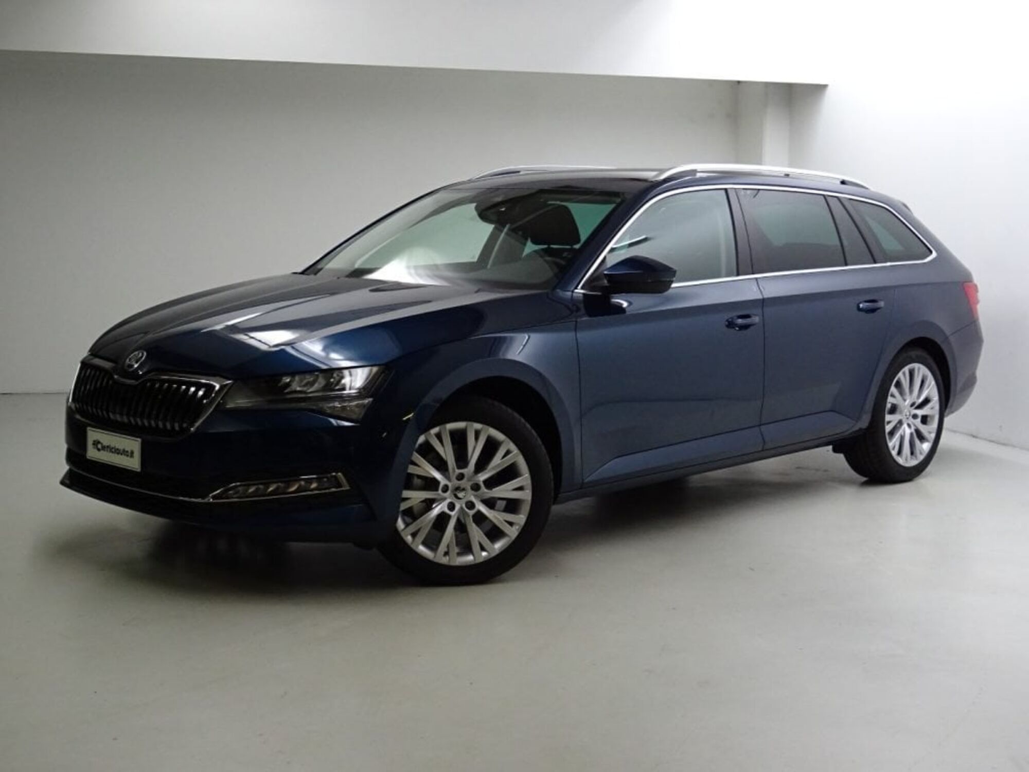 Skoda Superb Station Wagon 2.0 TDI EVO 150 CV SCR DSG Wagon Style del 2024 usata a Tavernerio