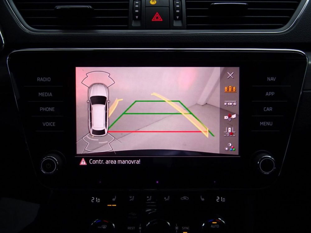 Skoda Superb Station Wagon usata a Como (17)