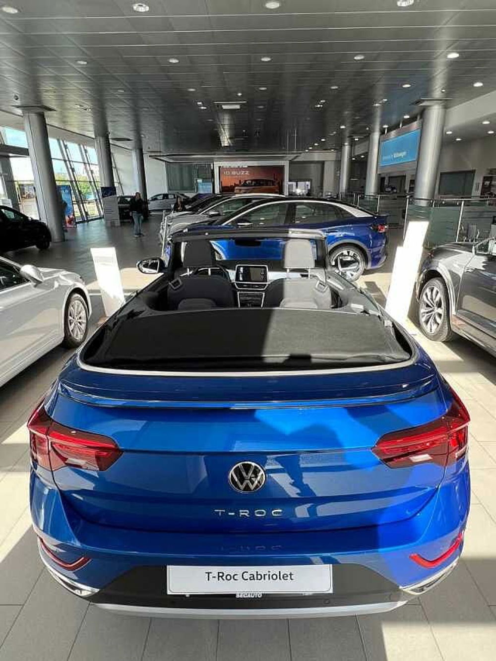 Volkswagen T-Roc Cabrio nuova a Cagliari (9)