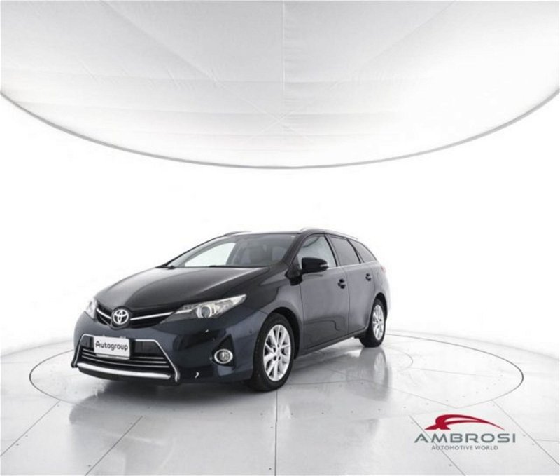 Toyota Auris 1.D-4D Lounge my 12 del 2013 usata a Corciano
