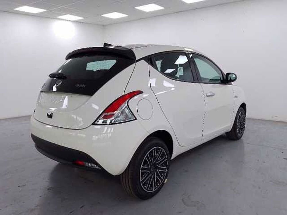 Lancia Ypsilon nuova a Cuneo (8)