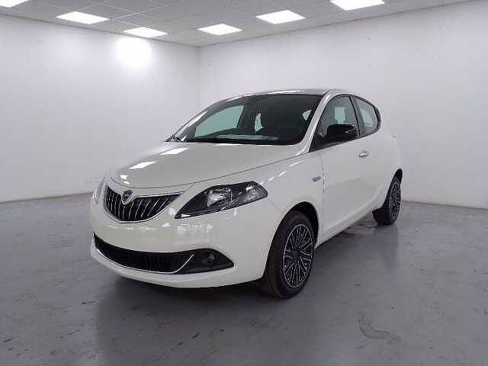 Lancia Ypsilon nuova a Cuneo