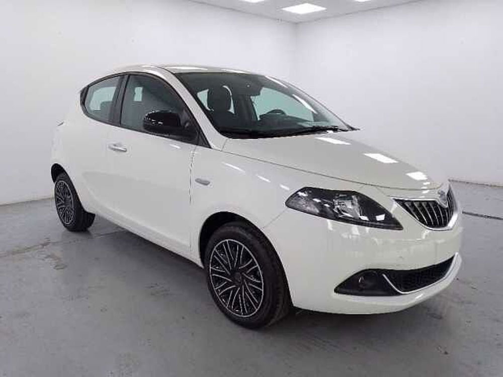 Lancia Ypsilon 1.0 FireFly 5 porte S&S Hybrid Ecochic Gold  nuova a Cuneo (3)