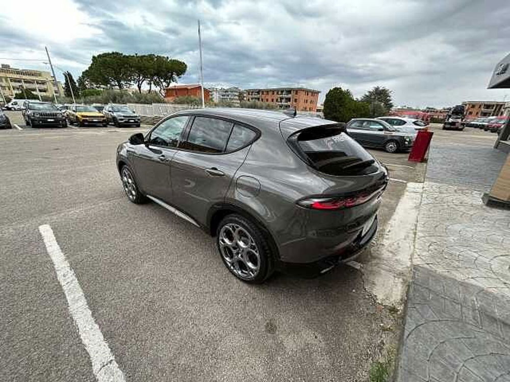 Alfa Romeo Tonale Tonale 1.3 280CV PHEV AT6 Q4 Speciale nuova a Ancona (2)