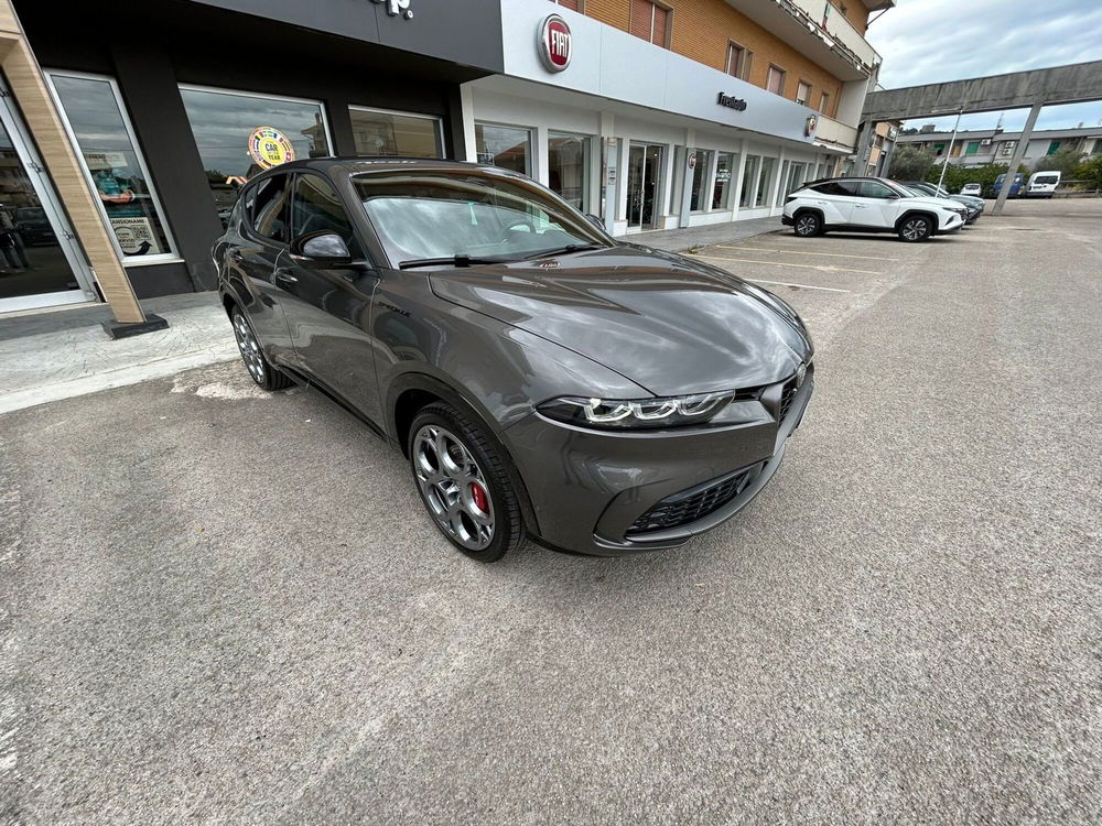 Alfa Romeo Tonale Tonale 1.3 280CV PHEV AT6 Q4 Speciale nuova a Campobasso (4)