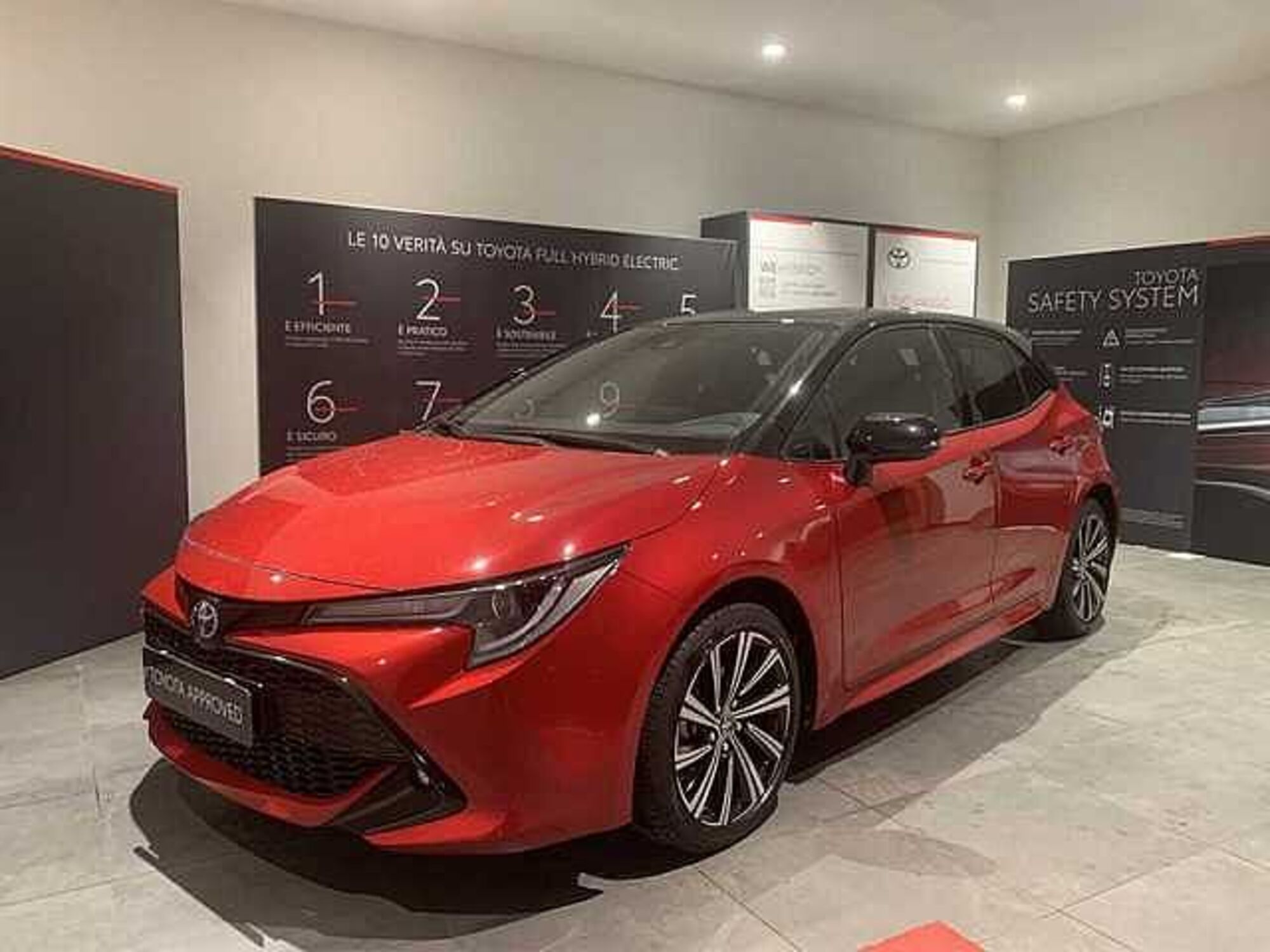 Toyota Corolla 1.8 Hybrid Style  nuova a Rende