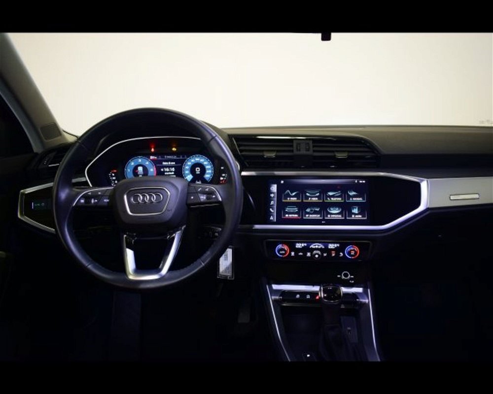 Audi Q3 35 2.0 tdi Business s-tronic del 2019 usata a Conegliano (3)