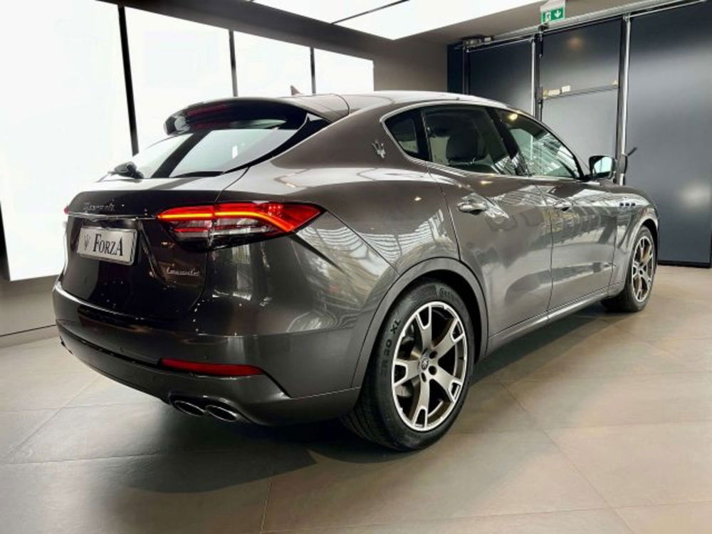 Maserati Levante usata a Torino (7)