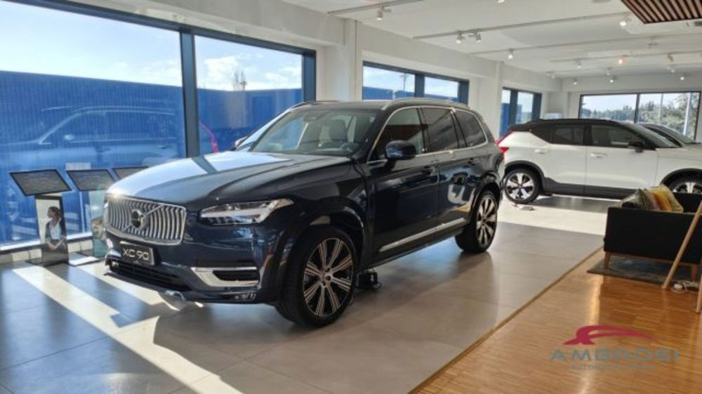 Volvo XC90 nuova a Perugia