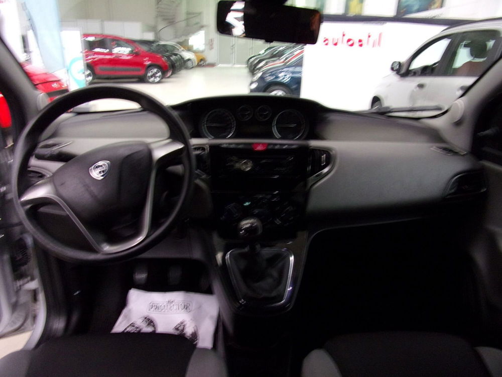 Lancia Ypsilon usata a Reggio Emilia (11)