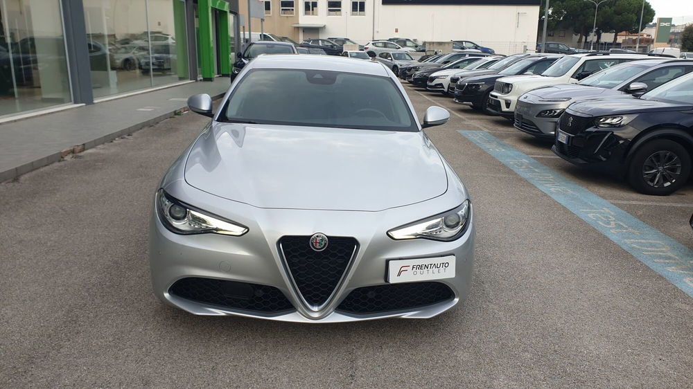 Alfa Romeo Giulia 2.2 Turbodiesel 160 CV AT8 Rosso Edizione del 2021 usata a Ancona (2)