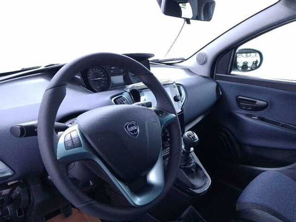 Lancia Ypsilon nuova a Cuneo (17)