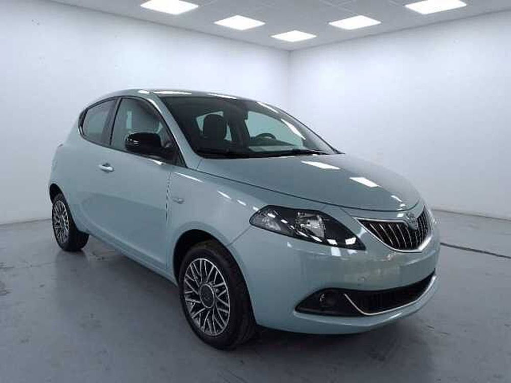 Lancia Ypsilon nuova a Cuneo (3)