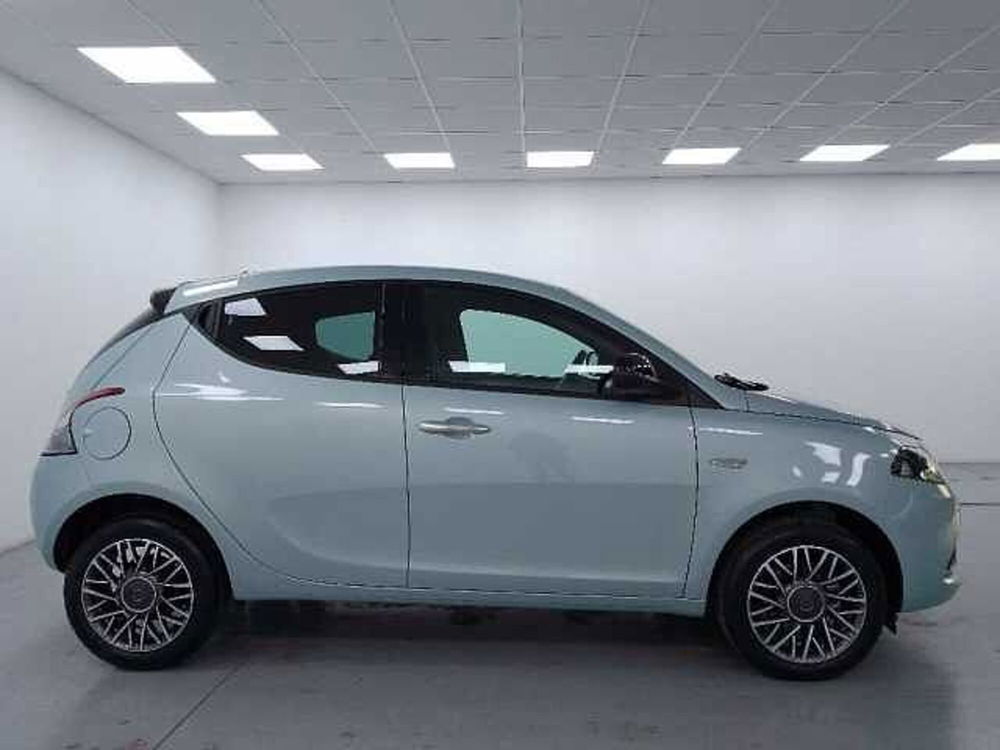 Lancia Ypsilon nuova a Cuneo (4)