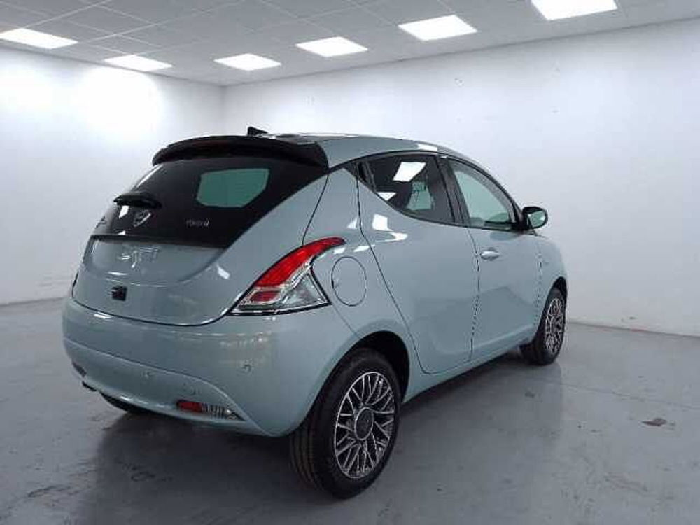 Lancia Ypsilon nuova a Cuneo (8)