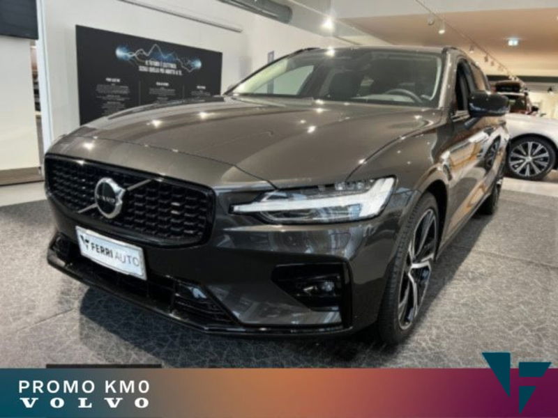 Volvo V60 B4 automatico Plus Dark  nuova a Tavagnacco