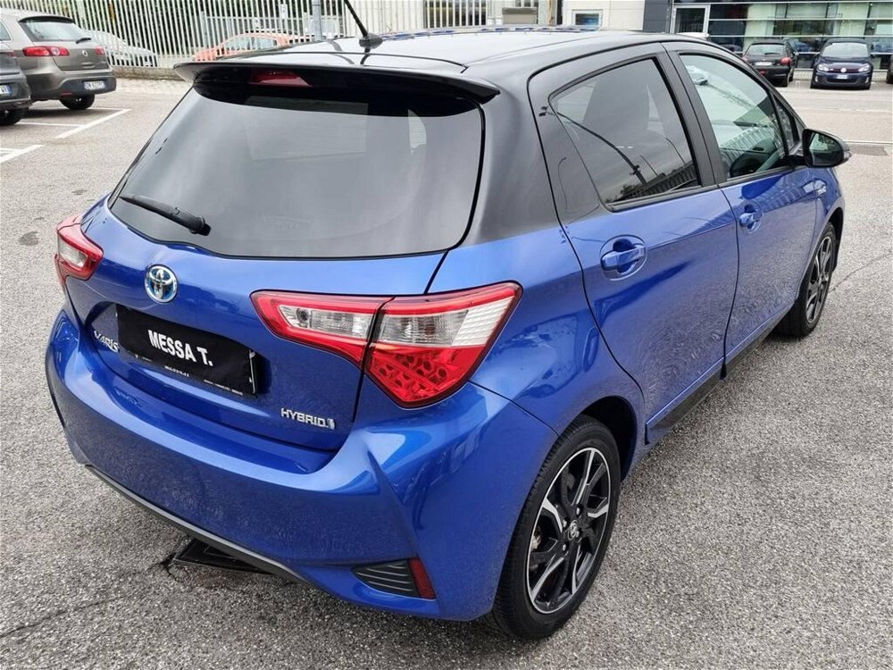 Toyota Yaris 1.5 Hybrid 5 porte Lounge Blue del 2017 usata a Monza (3)