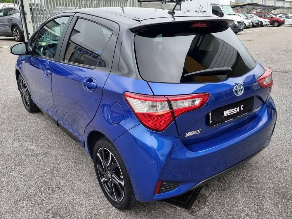 Toyota Yaris 1.5 Hybrid 5 porte Lounge Blue del 2017 usata a Monza (4)
