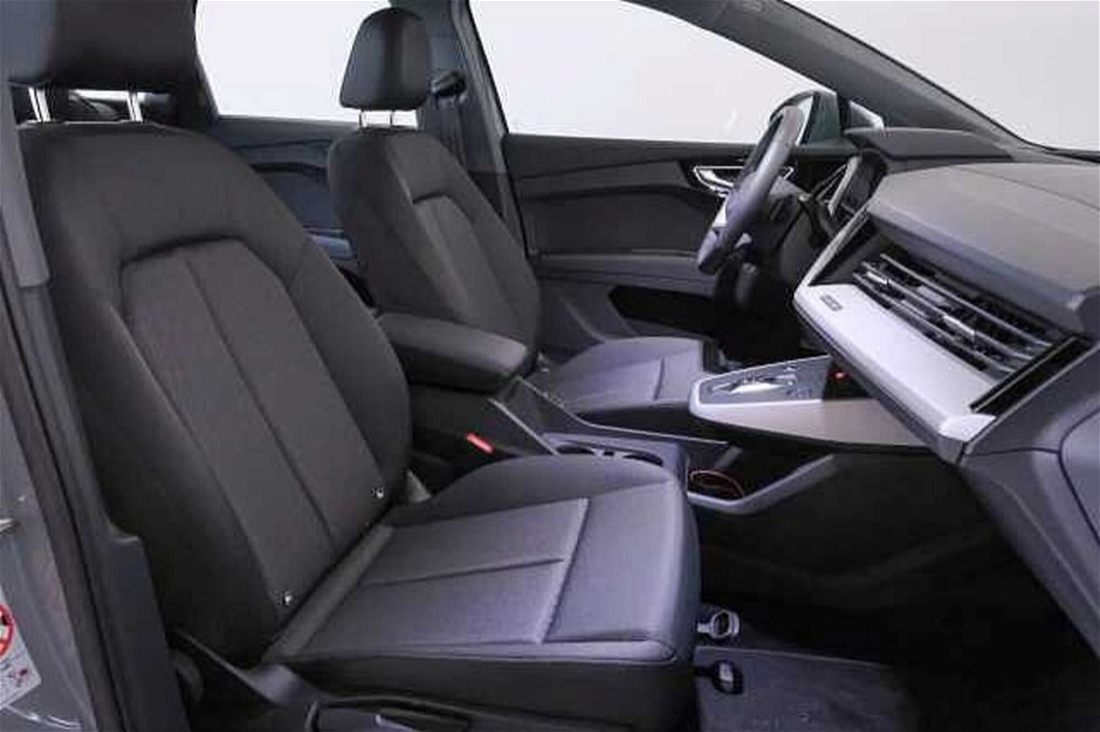 Audi Q4 Q4 40 e-tron del 2023 usata a Pianopoli (4)
