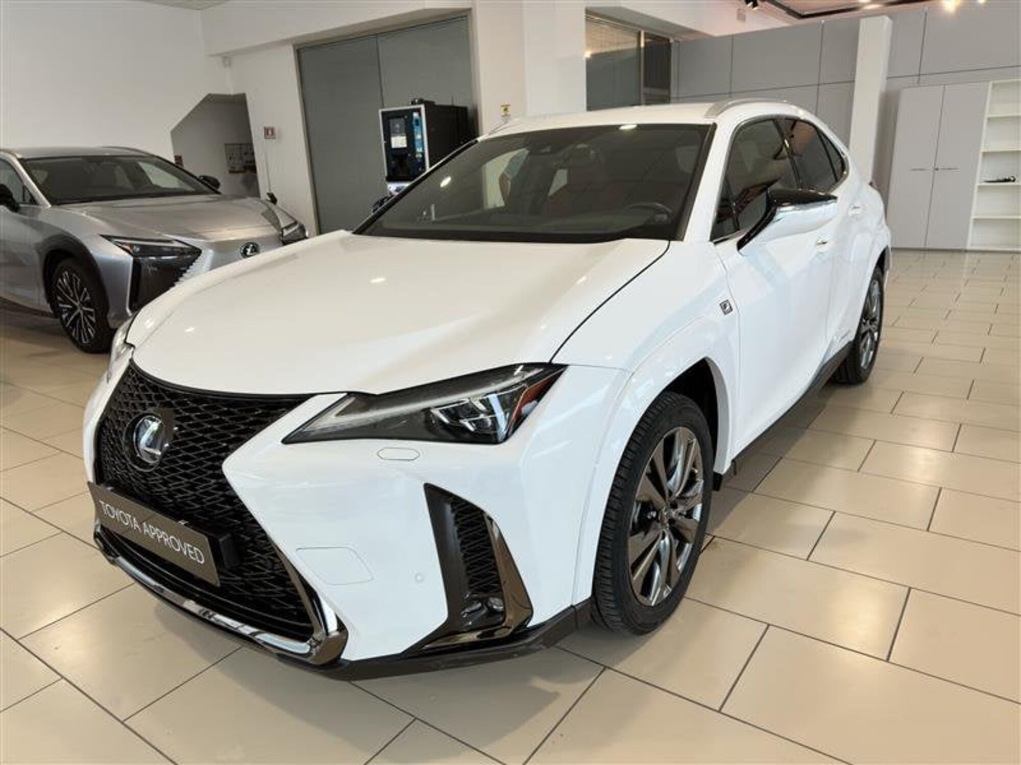 Lexus UX Hybrid 4WD F Sport  del 2021 usata a Siracusa