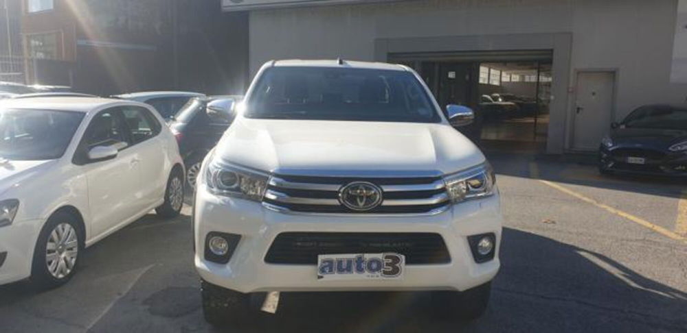 Toyota Hilux 2.D-4D 4WD porte Double Cab Lounge  del 2018 usata a Sanremo