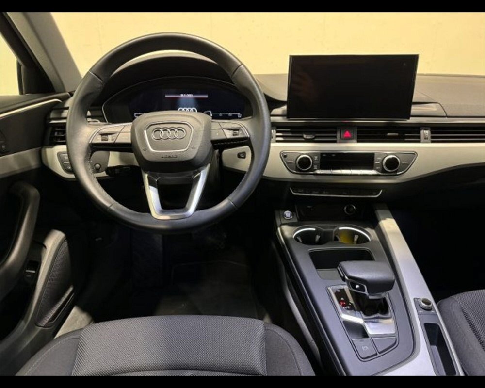 Audi A4 Avant 35 2.0 tdi mhev Business Advanced 163cv s-tronic del 2022 usata a Conegliano (3)