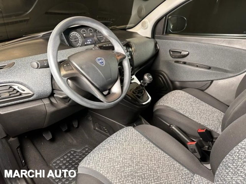 Lancia Ypsilon usata a Perugia (8)