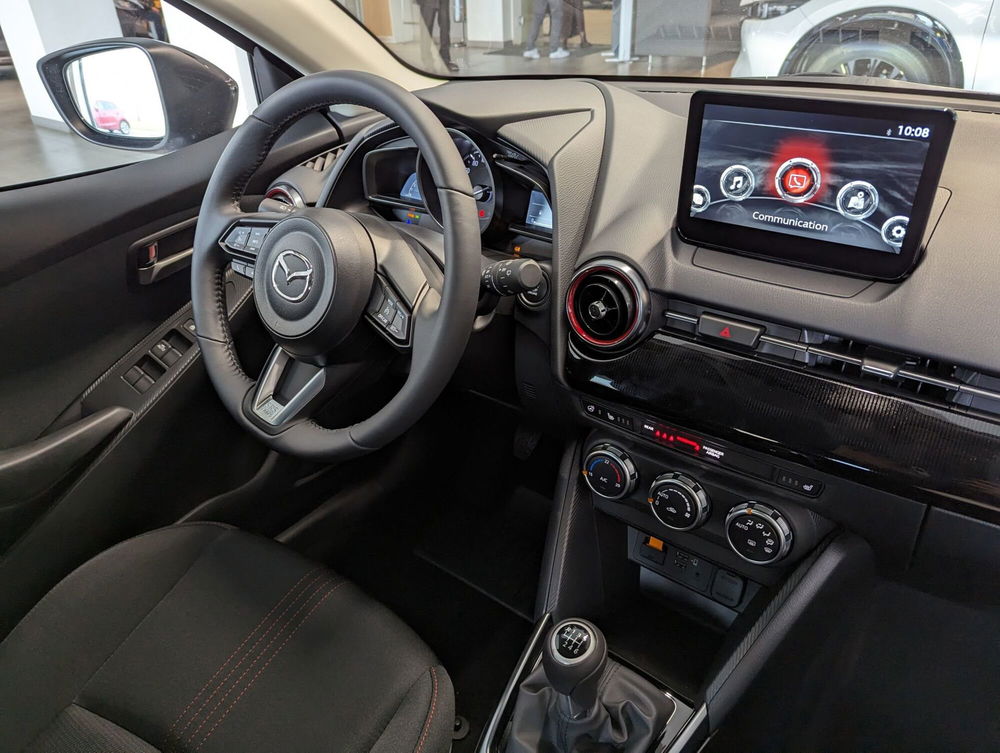 Mazda Mazda2 Hybrid nuova a Napoli (10)