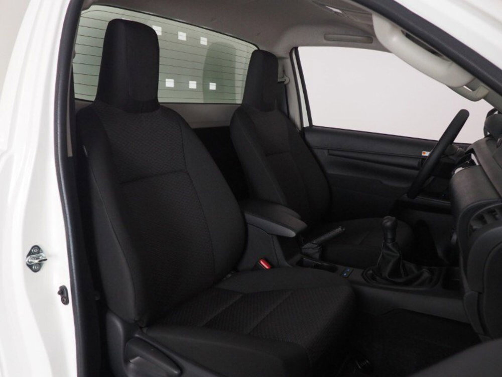 Toyota Hilux 2.D-4D 4WD porte Double Cab Comfort  nuova a Palermo (5)