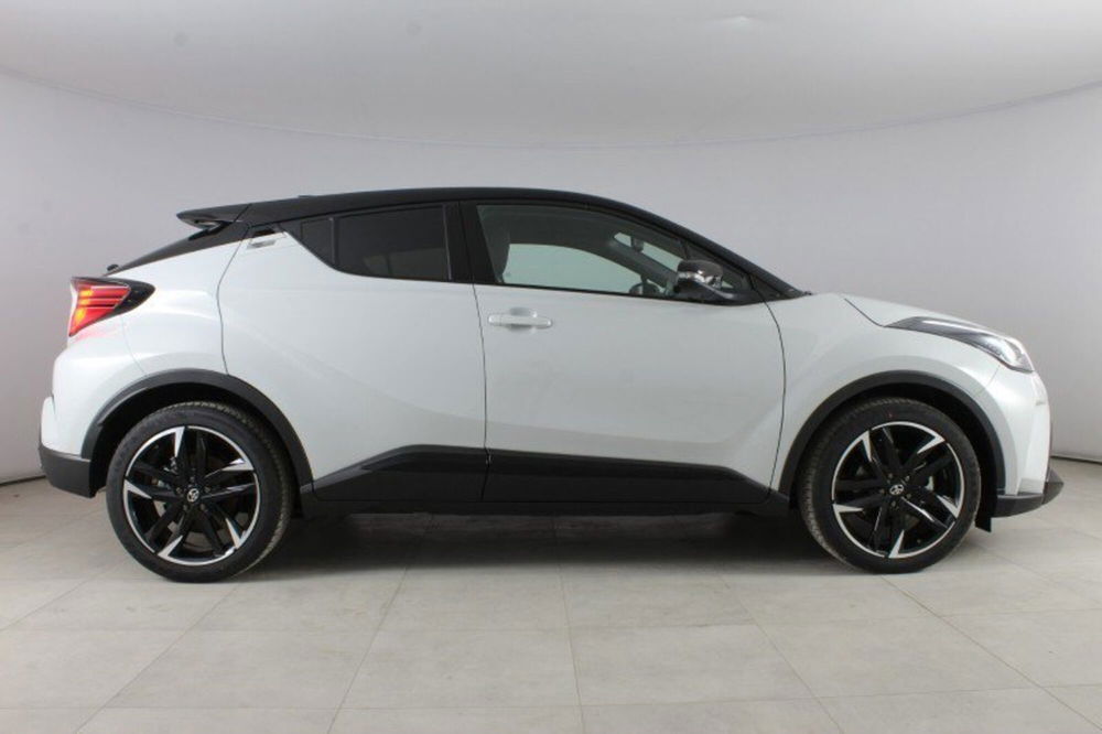 Toyota Toyota C-HR nuova a Palermo (13)