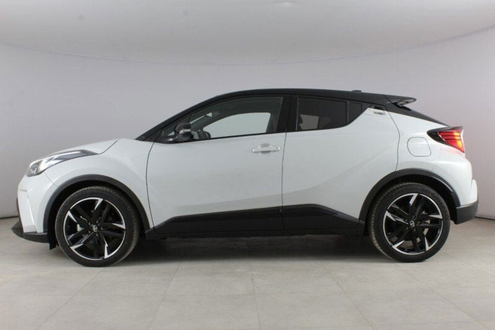 Toyota Toyota C-HR nuova a Palermo (2)