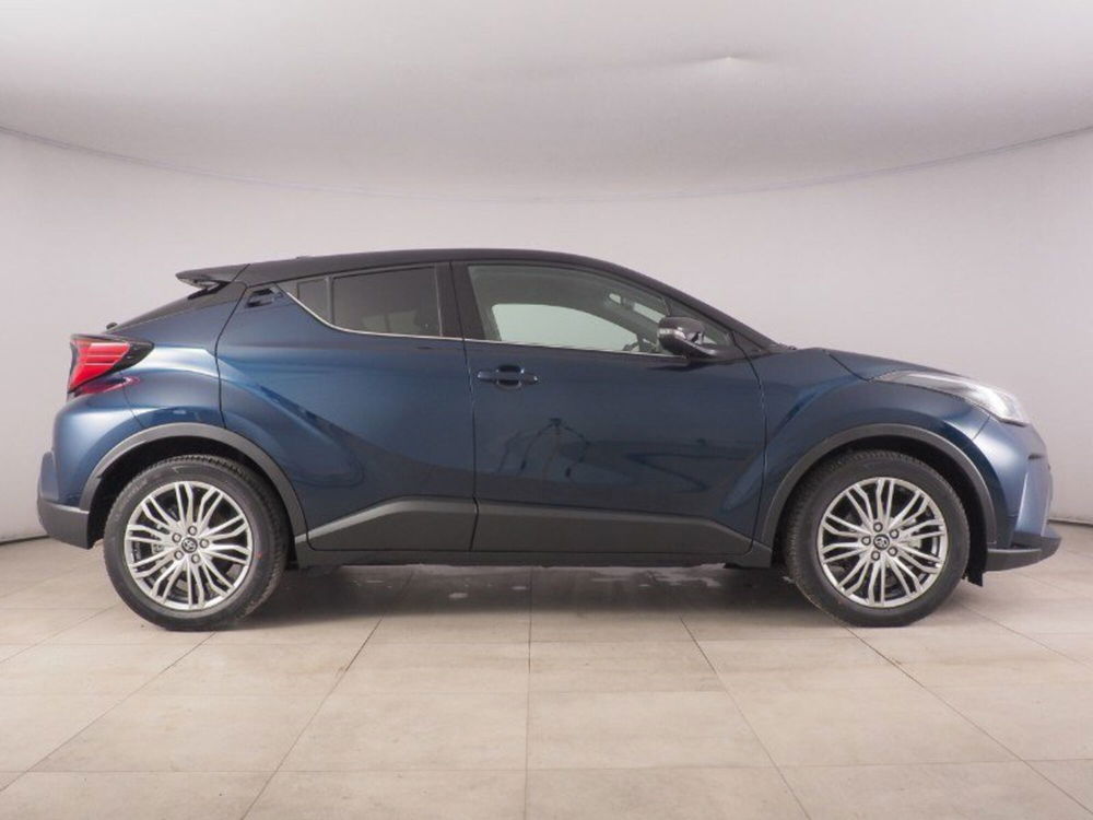 Toyota Toyota C-HR nuova a Palermo (13)