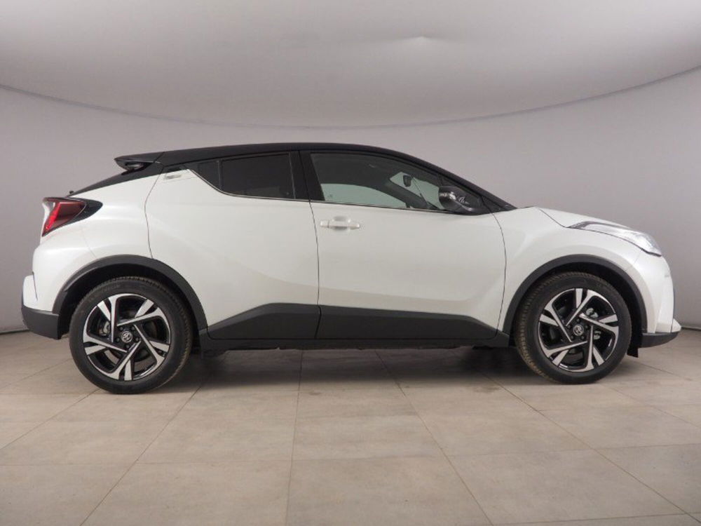 Toyota Toyota C-HR nuova a Palermo (13)