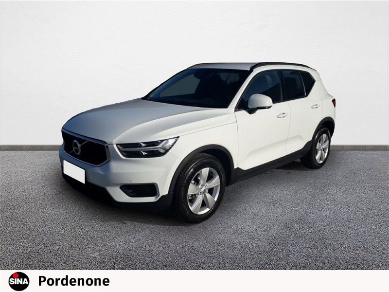 Volvo XC40 T2 Geartronic Momentum Core  del 2021 usata a Pordenone