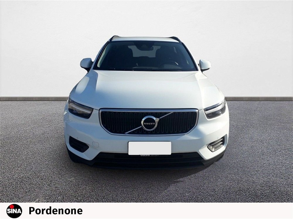 Volvo XC40 T2 Geartronic Momentum Core  del 2021 usata a Pordenone (2)