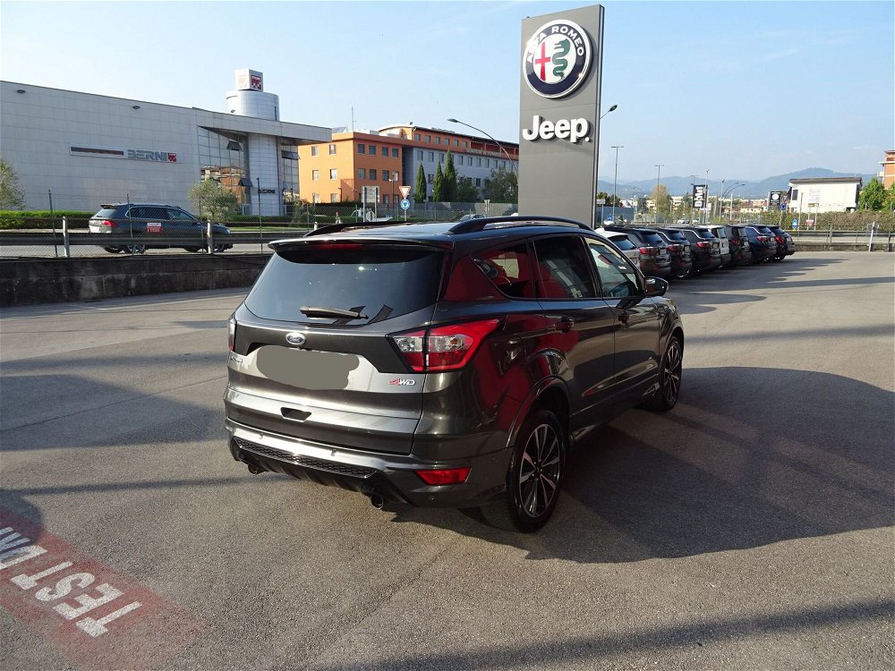 Ford Kuga 2.0 TDCI 150 CV S&S 4WD Powershift ST-Line  del 2018 usata a Lucca (5)