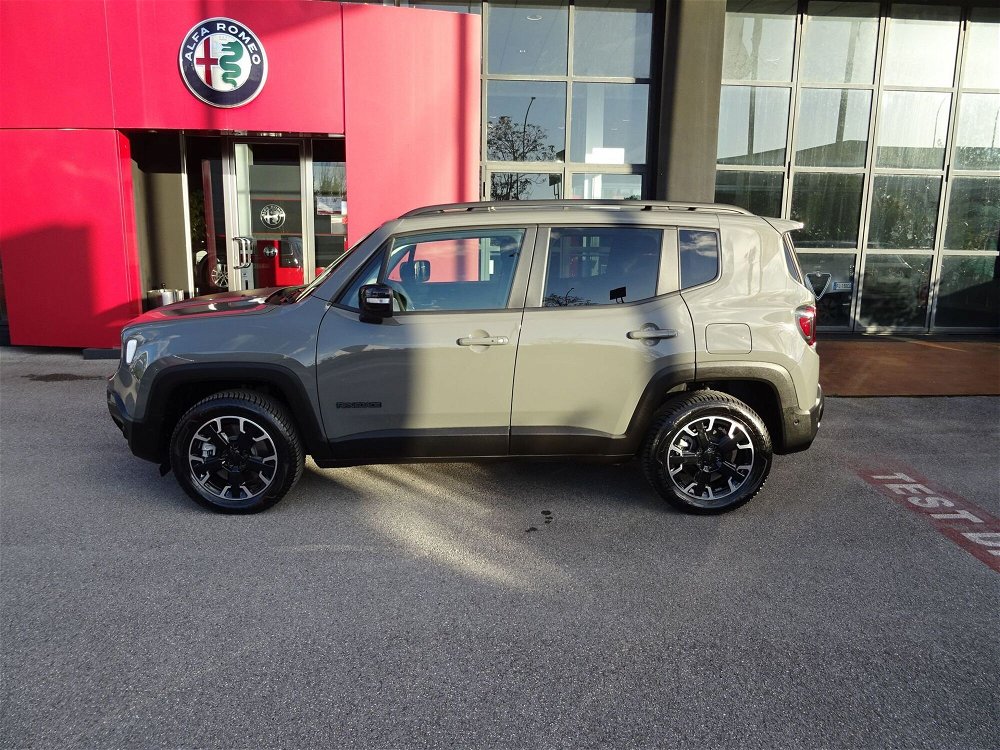 Jeep Renegade 1.3 T4 240CV PHEV 4xe AT6 Upland Cross nuova a Lucca (2)