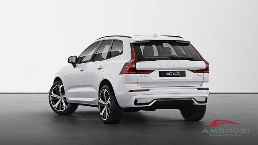 Volvo XC60 T6 Recharge AWD Plug-in Hybrid aut. Ultimate Dark nuova a Corciano (4)