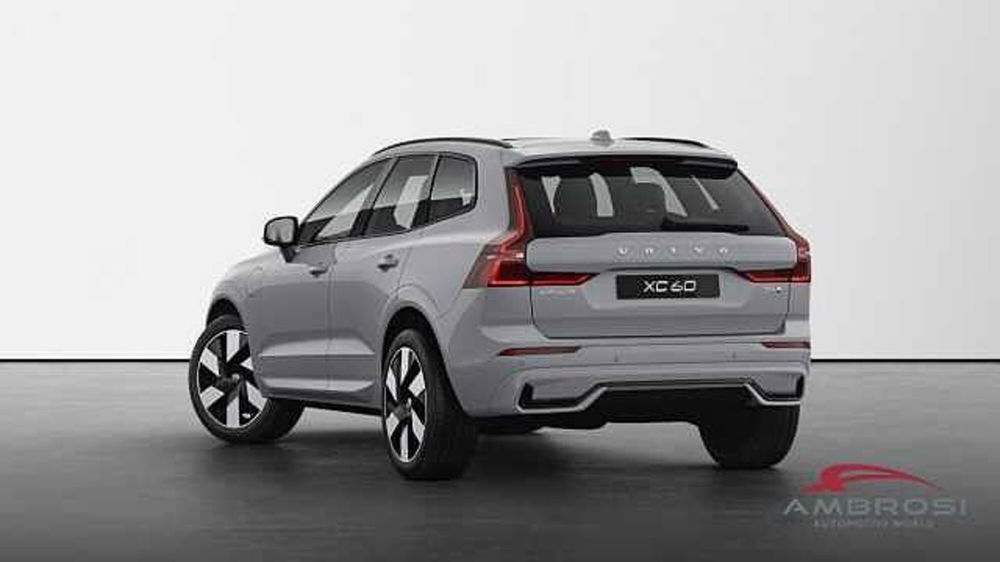 Volvo XC60 T6 Recharge AWD Plug-in Hybrid aut. Ultimate Dark nuova a Corciano (2)