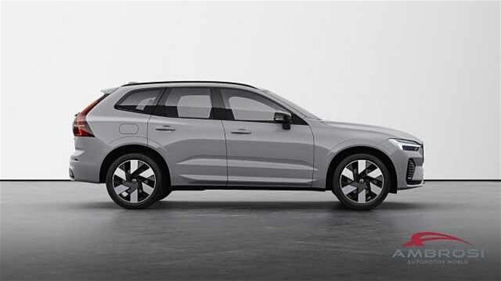Volvo XC60 T6 Recharge AWD Plug-in Hybrid aut. Ultimate Dark nuova a Corciano (4)