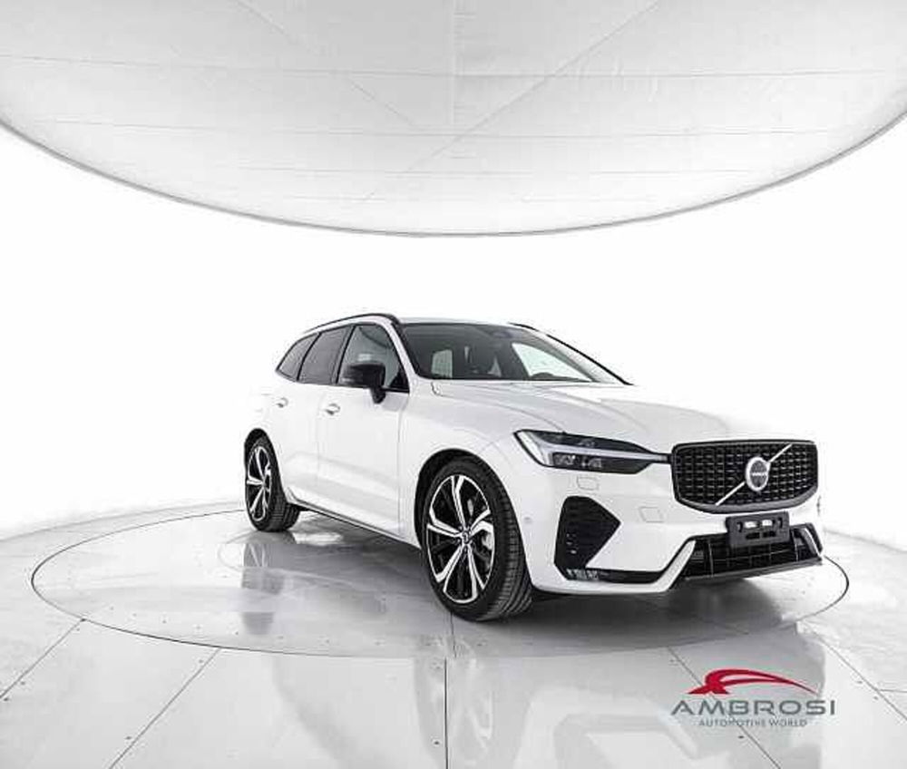 Volvo XC60 B4 (d) AWD automatico Ultimate Dark nuova a Corciano (2)