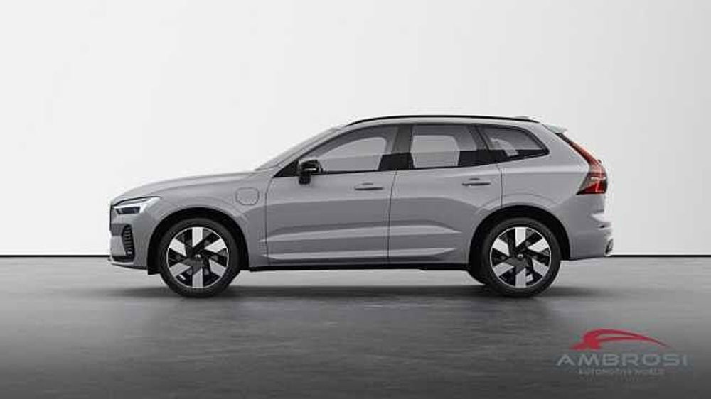 Volvo XC60 T6 Recharge AWD Plug-in Hybrid aut. Ultimate Dark nuova a Viterbo (3)