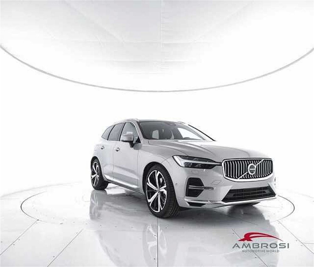 Volvo XC60 T6 Recharge AWD Plug-in Hybrid aut. Ultimate Bright nuova a Viterbo (2)