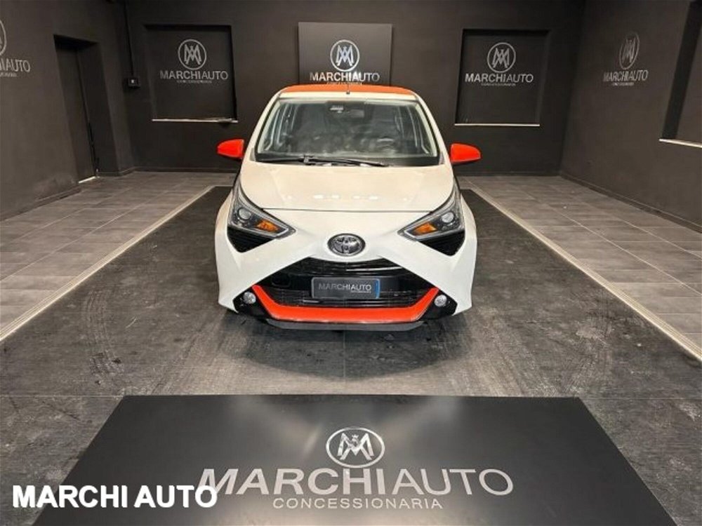 Toyota Aygo 1.0 VVT-i 72 CV 5 porte x-wave orange  del 2019 usata a Bastia Umbra (2)