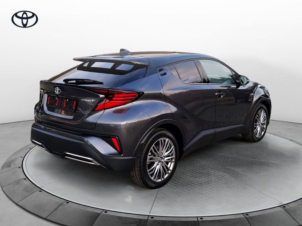 Toyota Toyota C-HR nuova a Como (3)