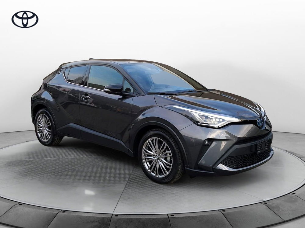 Toyota Toyota C-HR nuova a Como (6)